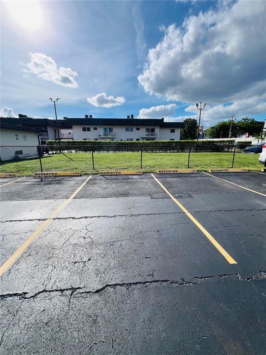 Active With Contract: $2,050 (2 beds, 1 baths, 866 Square Feet)