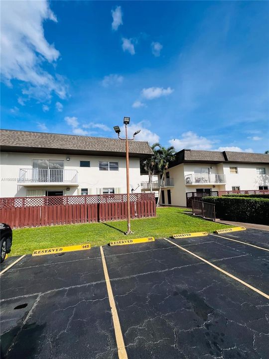 Active With Contract: $2,050 (2 beds, 1 baths, 866 Square Feet)