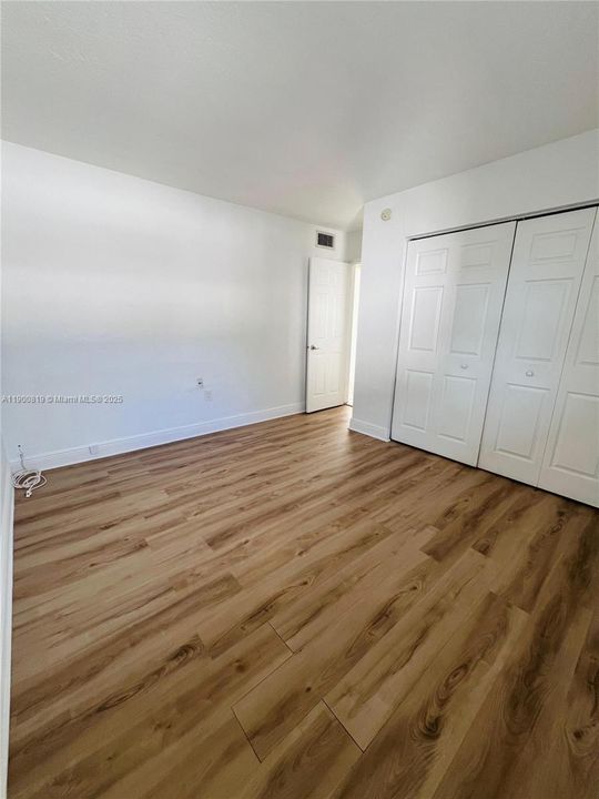Active With Contract: $2,050 (2 beds, 1 baths, 866 Square Feet)
