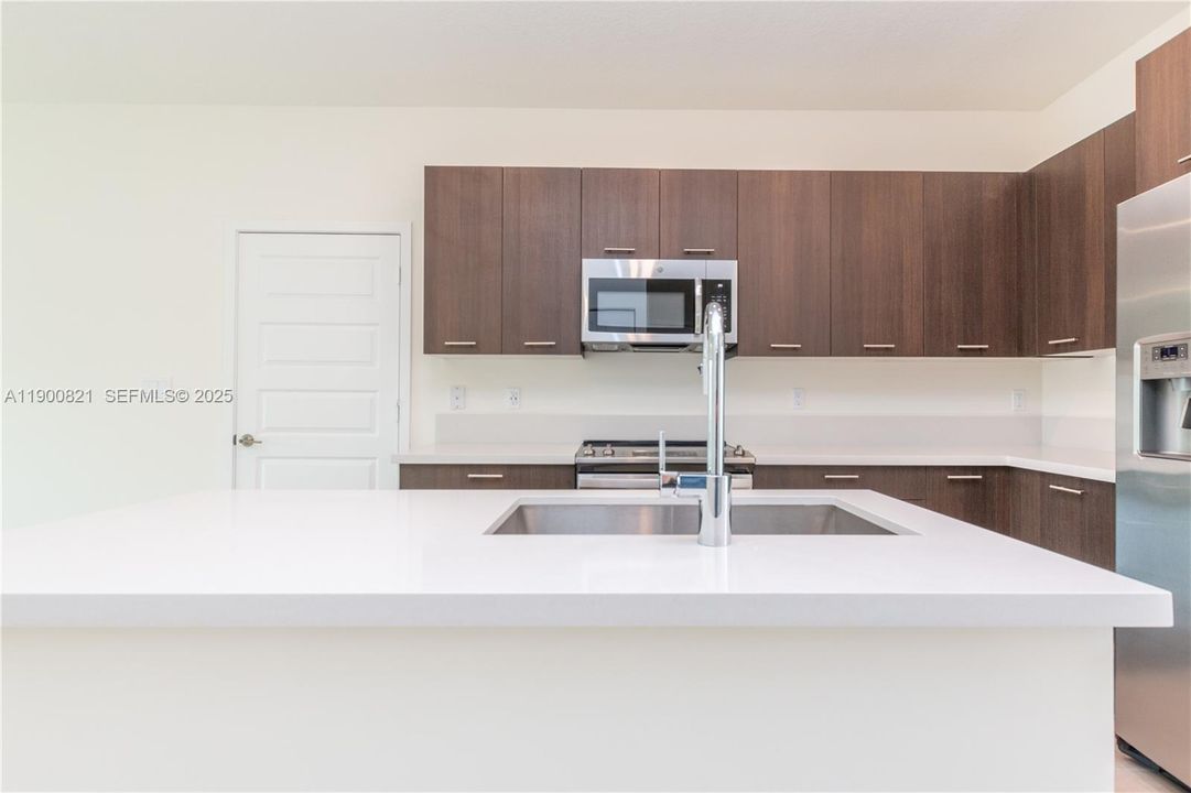 For Rent: $2,400 (1 beds, 1 baths, 0 Square Feet)