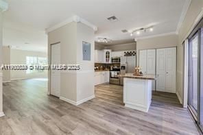 Activo con contrato: $3,450 (3 camas, 2 baños, 1681 Pies cuadrados)