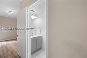 Activo con contrato: $3,450 (3 camas, 2 baños, 1681 Pies cuadrados)