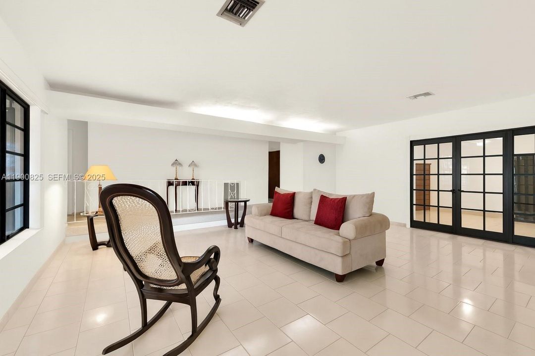 For Sale: $1,150,000 (4 beds, 2 baths, 3058 Square Feet)