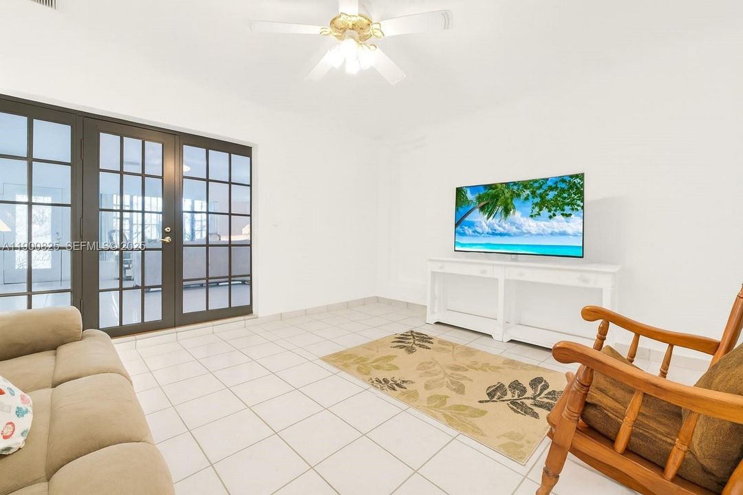 For Sale: $1,150,000 (4 beds, 2 baths, 3058 Square Feet)