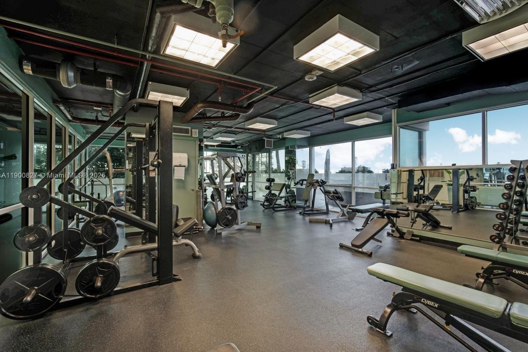 For Sale: $439,000 (1 beds, 1 baths, 687 Square Feet)