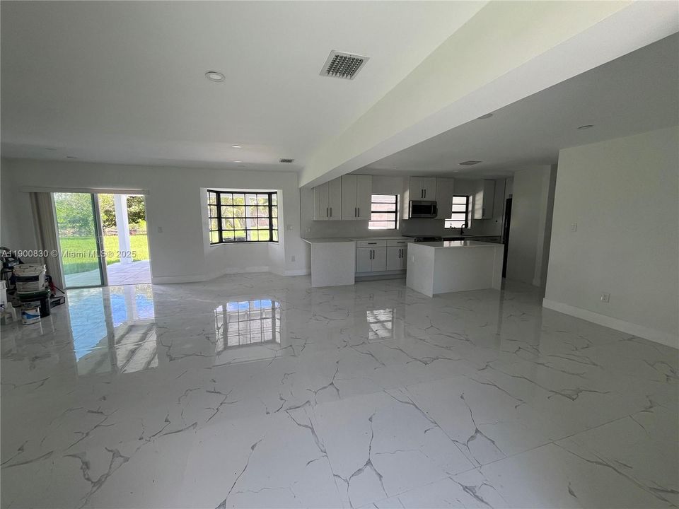 出租: $6,000 (4 贝兹, 2 浴室, 1934 平方英尺)