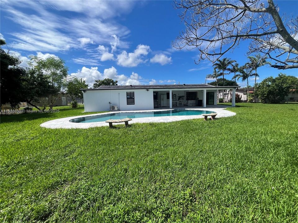 出租: $6,000 (4 贝兹, 2 浴室, 1934 平方英尺)