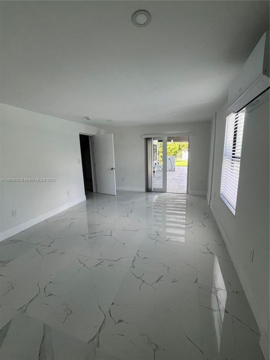 出租: $6,000 (4 贝兹, 2 浴室, 1934 平方英尺)