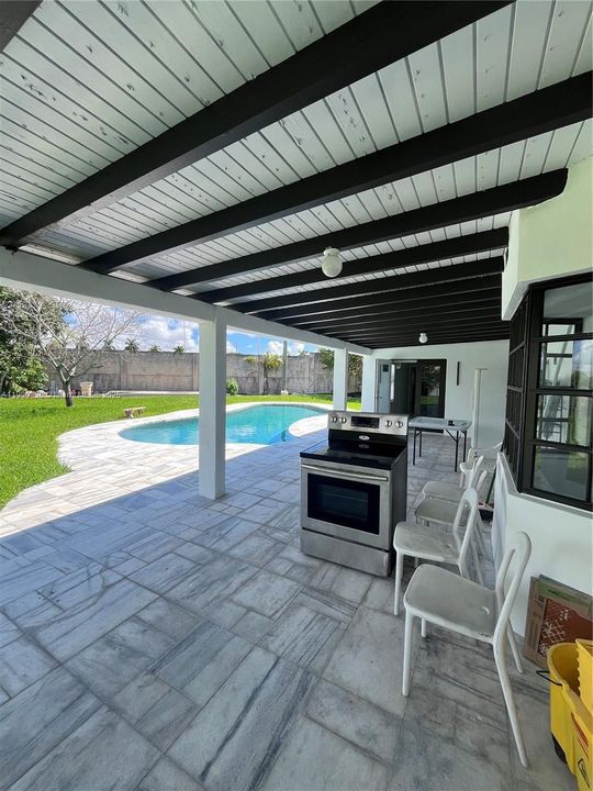 出租: $6,000 (4 贝兹, 2 浴室, 1934 平方英尺)