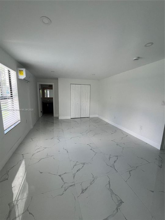 出租: $6,000 (4 贝兹, 2 浴室, 1934 平方英尺)