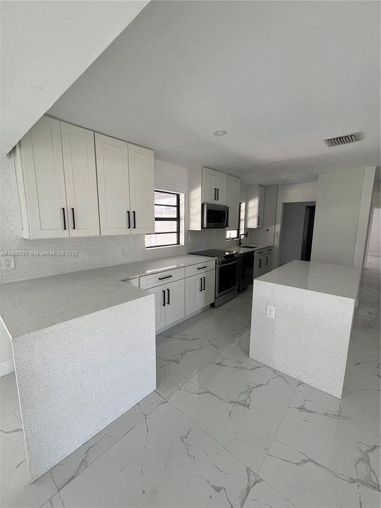 出租: $6,000 (4 贝兹, 2 浴室, 1934 平方英尺)