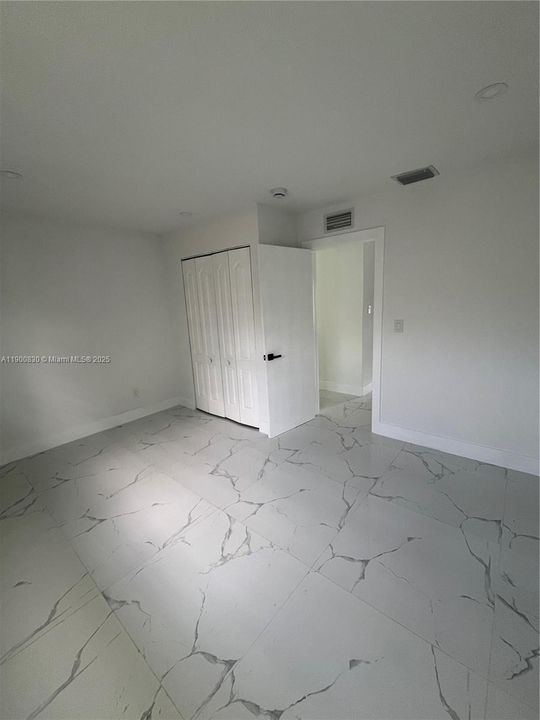 出租: $6,000 (4 贝兹, 2 浴室, 1934 平方英尺)