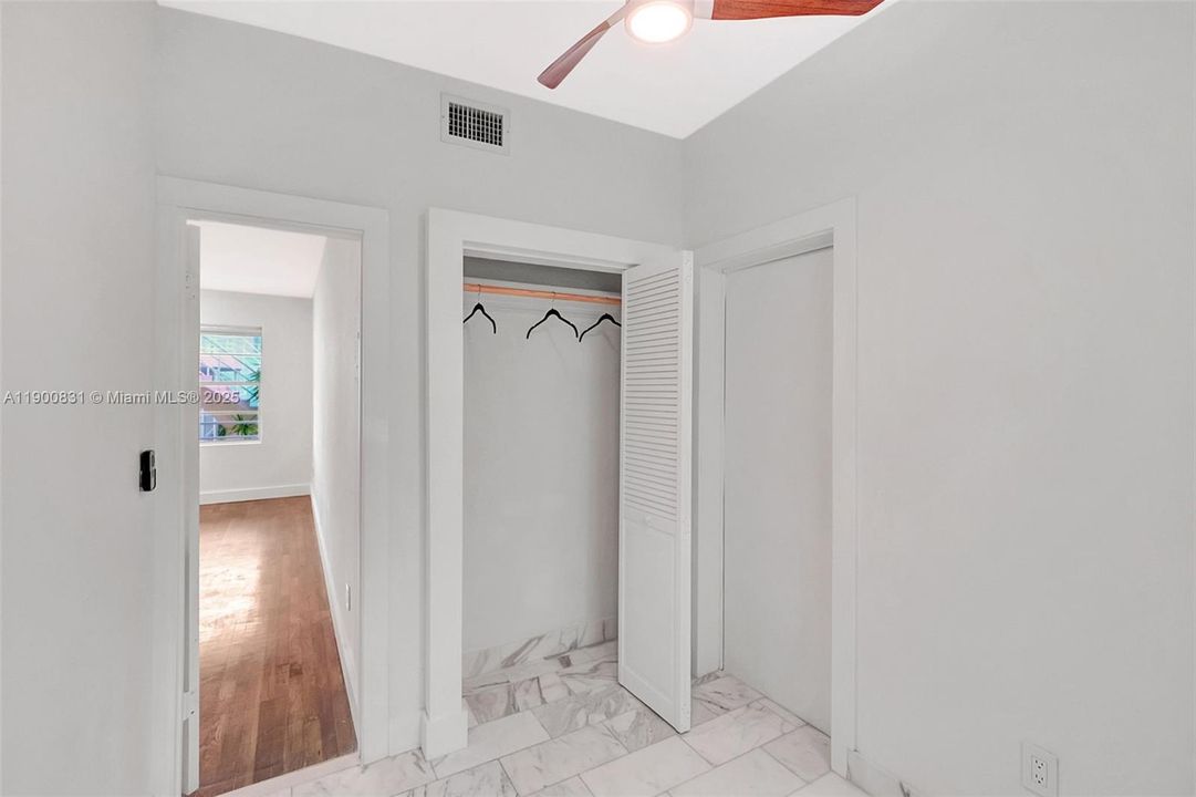 For Sale: $340,000 (1 beds, 1 baths, 763 Square Feet)