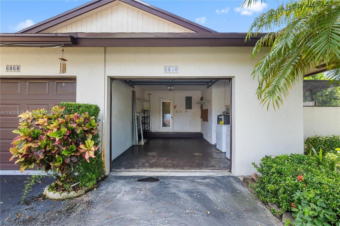 Active With Contract: $339,900 (2 beds, 2 baths, 1234 Square Feet)