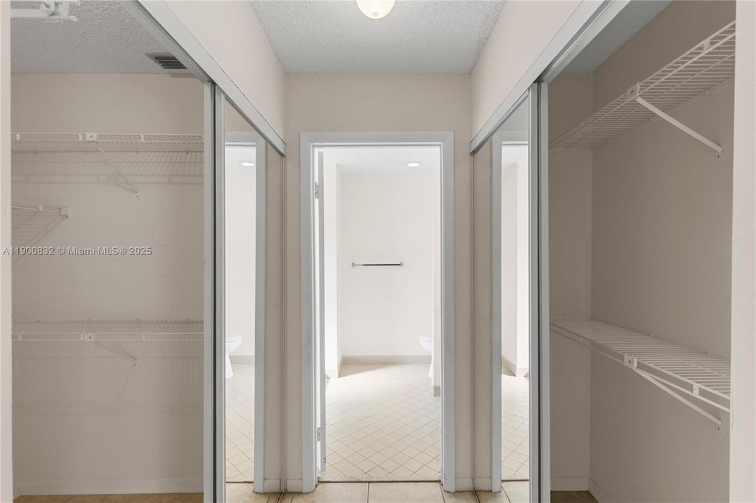 Active With Contract: $339,900 (2 beds, 2 baths, 1234 Square Feet)