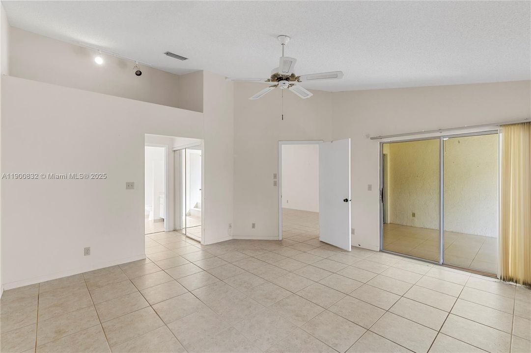 Active With Contract: $339,900 (2 beds, 2 baths, 1234 Square Feet)