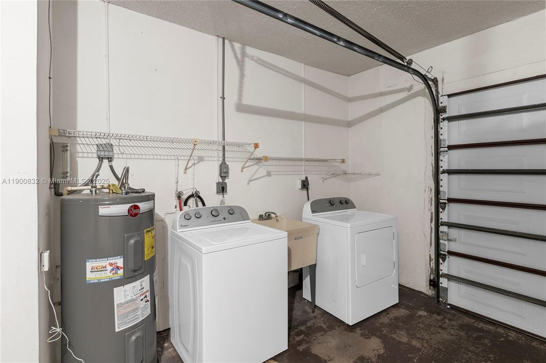 Active With Contract: $339,900 (2 beds, 2 baths, 1234 Square Feet)