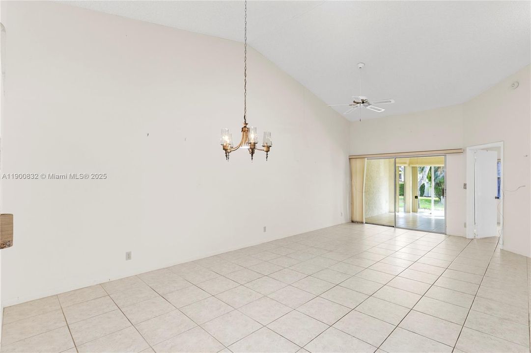 Active With Contract: $339,900 (2 beds, 2 baths, 1234 Square Feet)