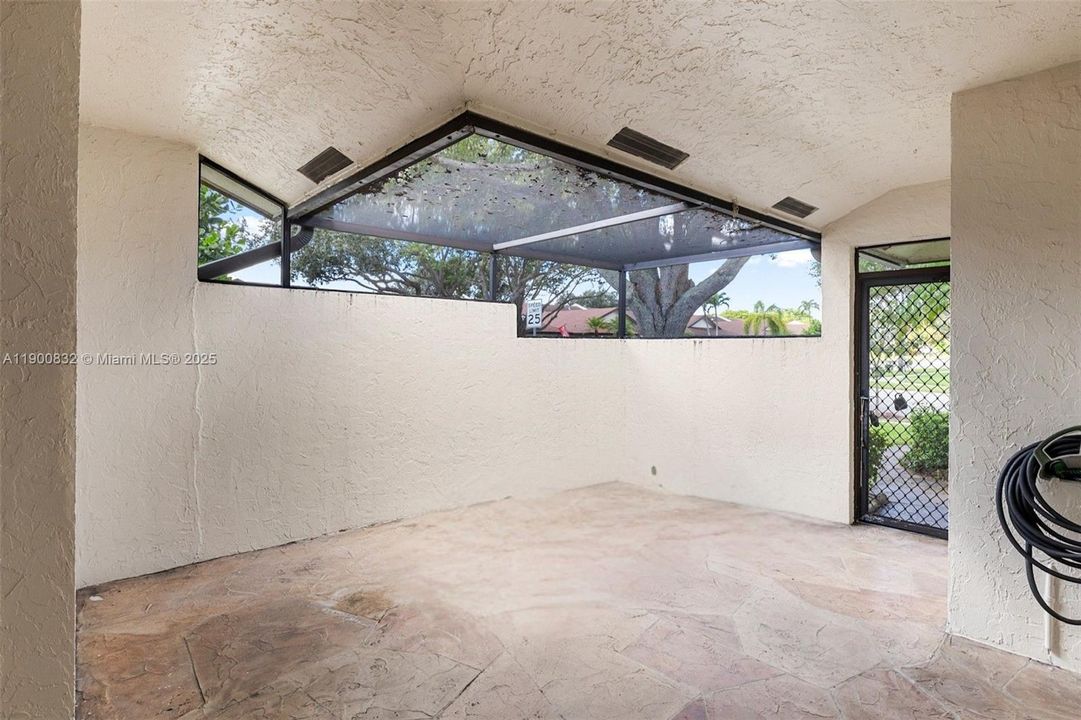 Active With Contract: $339,900 (2 beds, 2 baths, 1234 Square Feet)