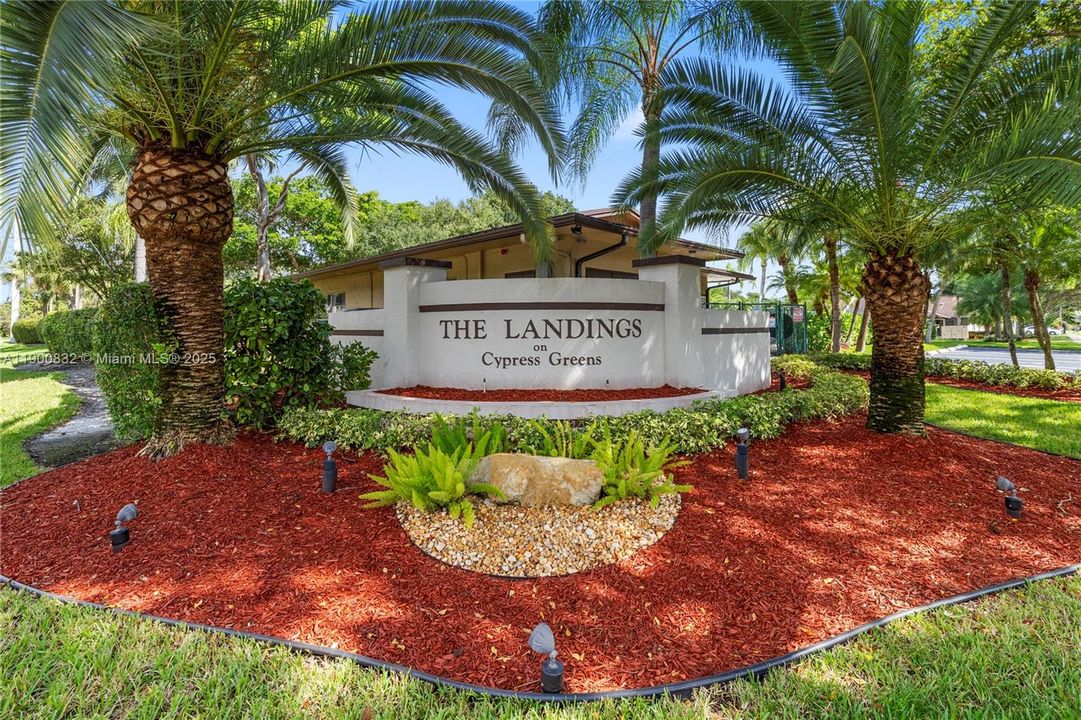 Active With Contract: $339,900 (2 beds, 2 baths, 1234 Square Feet)