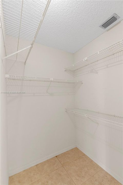 Active With Contract: $339,900 (2 beds, 2 baths, 1234 Square Feet)