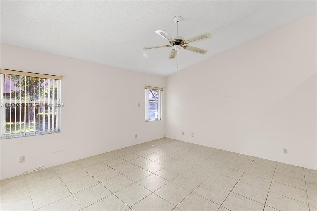 Active With Contract: $339,900 (2 beds, 2 baths, 1234 Square Feet)