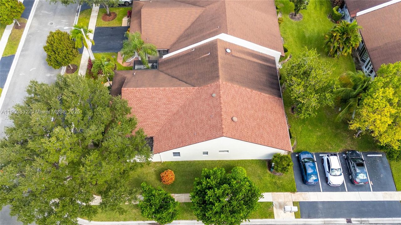 Active With Contract: $339,900 (2 beds, 2 baths, 1234 Square Feet)