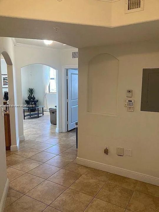 Recently Rented: $3,000 (2 beds, 2 baths, 1201 Square Feet)