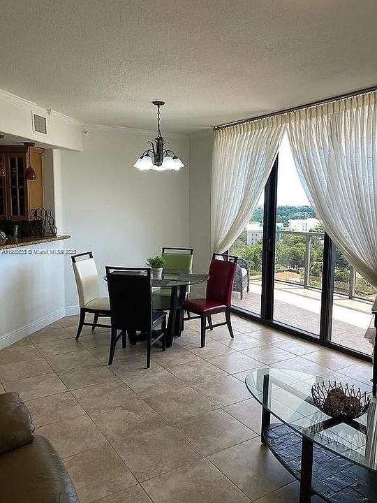 Recently Rented: $3,000 (2 beds, 2 baths, 1201 Square Feet)