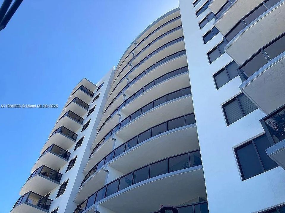 Recently Rented: $3,000 (2 beds, 2 baths, 1201 Square Feet)