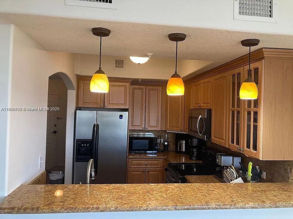 Recently Rented: $3,000 (2 beds, 2 baths, 1201 Square Feet)