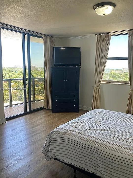 Recently Rented: $3,000 (2 beds, 2 baths, 1201 Square Feet)