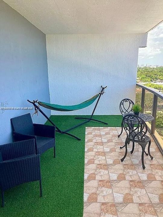 Recently Rented: $3,000 (2 beds, 2 baths, 1201 Square Feet)