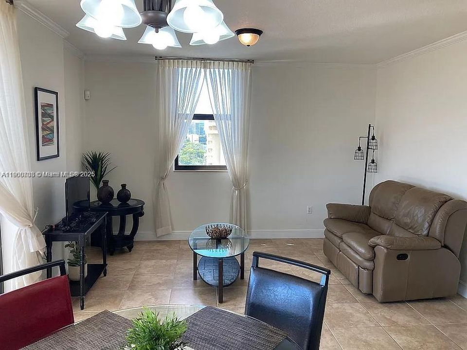 Recently Rented: $3,000 (2 beds, 2 baths, 1201 Square Feet)