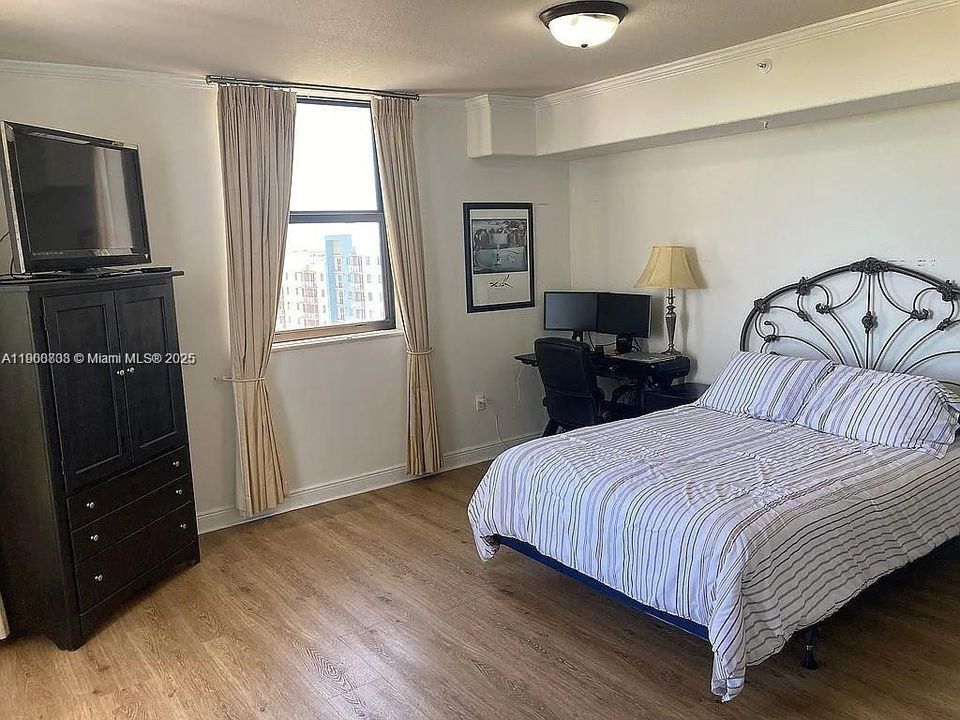 Recently Rented: $3,000 (2 beds, 2 baths, 1201 Square Feet)