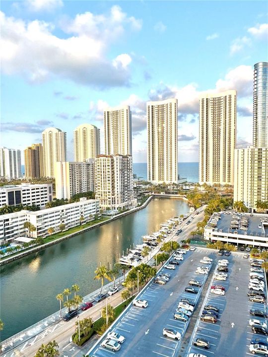 合同活跃: $305,000 (1 贝兹, 1 浴室, 762 平方英尺)