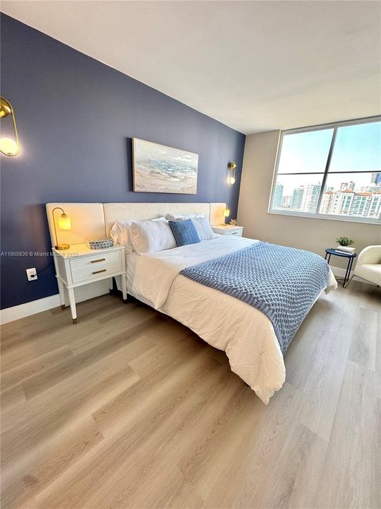 合同活跃: $305,000 (1 贝兹, 1 浴室, 762 平方英尺)