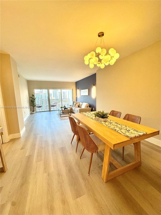 合同活跃: $305,000 (1 贝兹, 1 浴室, 762 平方英尺)