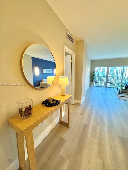 合同活跃: $305,000 (1 贝兹, 1 浴室, 762 平方英尺)