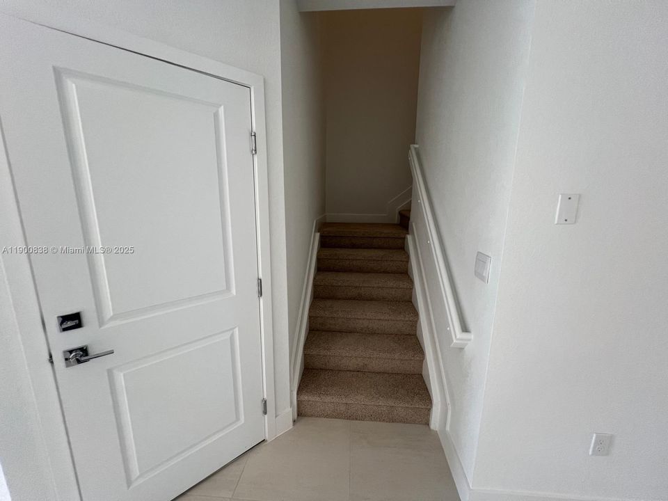 For Rent: $3,950 (4 beds, 3 baths, 1925 Square Feet)