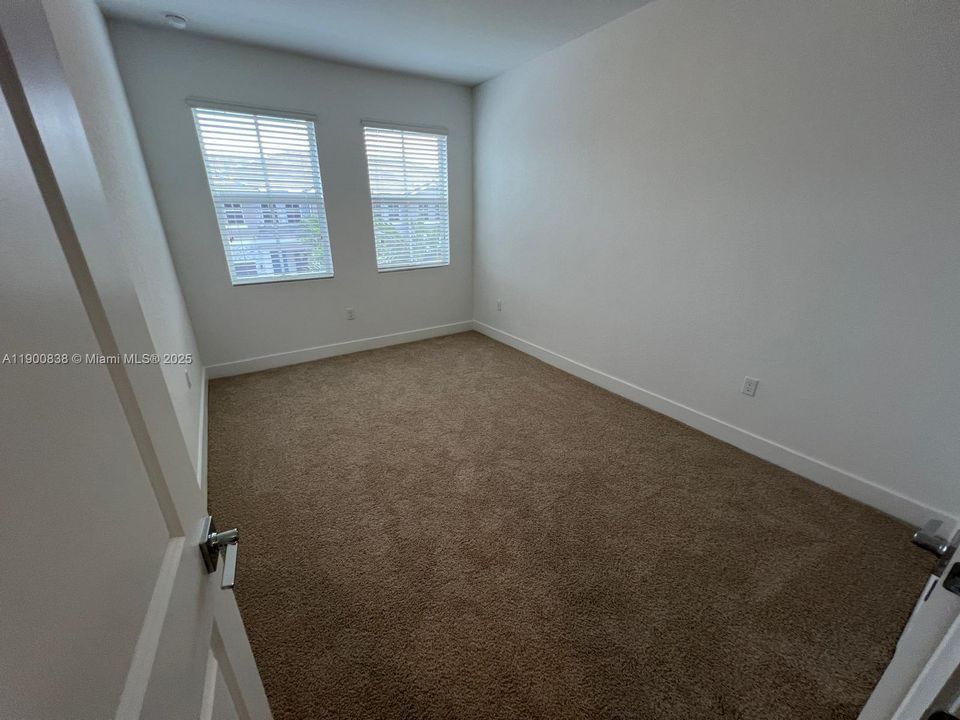 For Rent: $3,950 (4 beds, 3 baths, 1925 Square Feet)