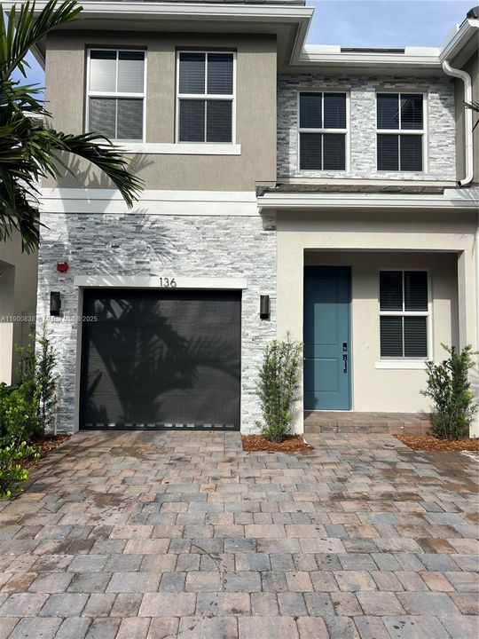 For Rent: $3,950 (4 beds, 3 baths, 1925 Square Feet)