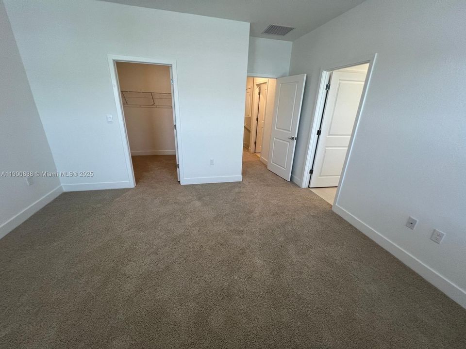 For Rent: $3,950 (4 beds, 3 baths, 1925 Square Feet)