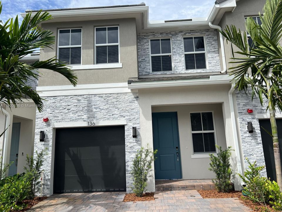 For Rent: $3,950 (4 beds, 3 baths, 1925 Square Feet)