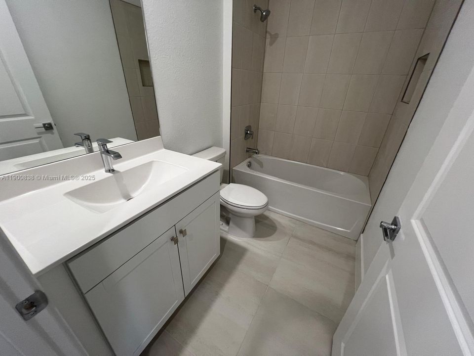 For Rent: $3,950 (4 beds, 3 baths, 1925 Square Feet)