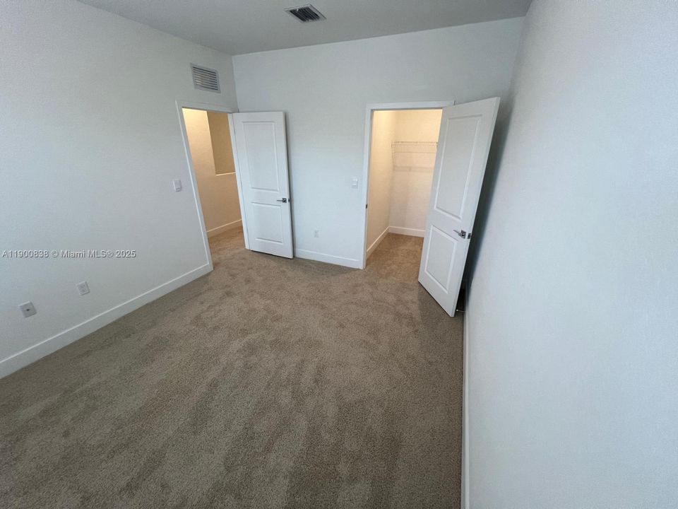 For Rent: $3,950 (4 beds, 3 baths, 1925 Square Feet)