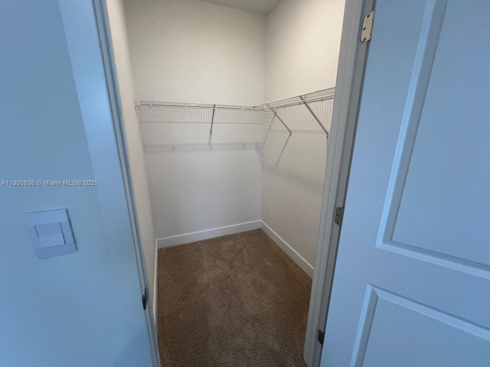 For Rent: $3,950 (4 beds, 3 baths, 1925 Square Feet)