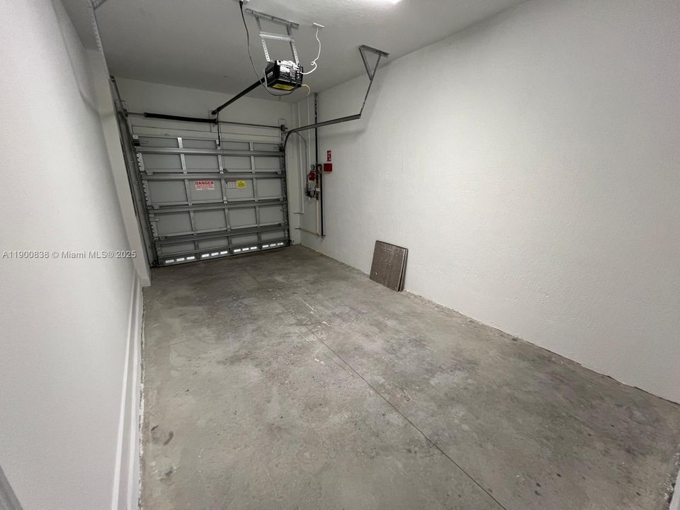 For Rent: $3,950 (4 beds, 3 baths, 1925 Square Feet)