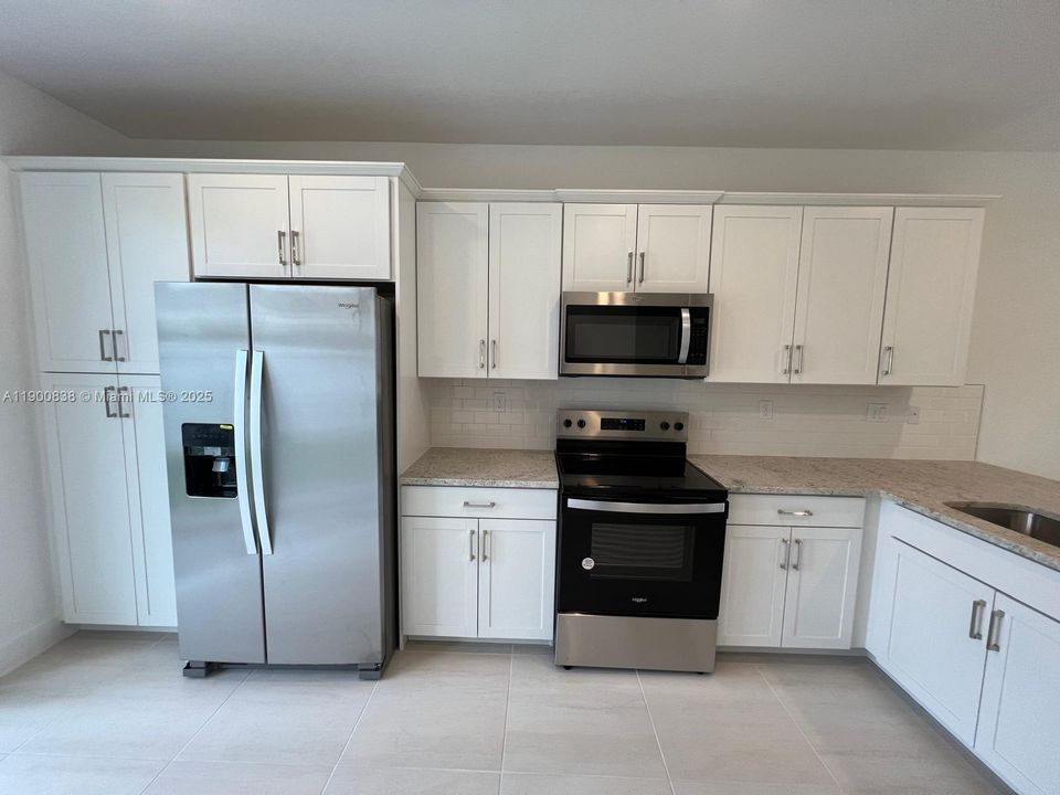 For Rent: $3,950 (4 beds, 3 baths, 1925 Square Feet)