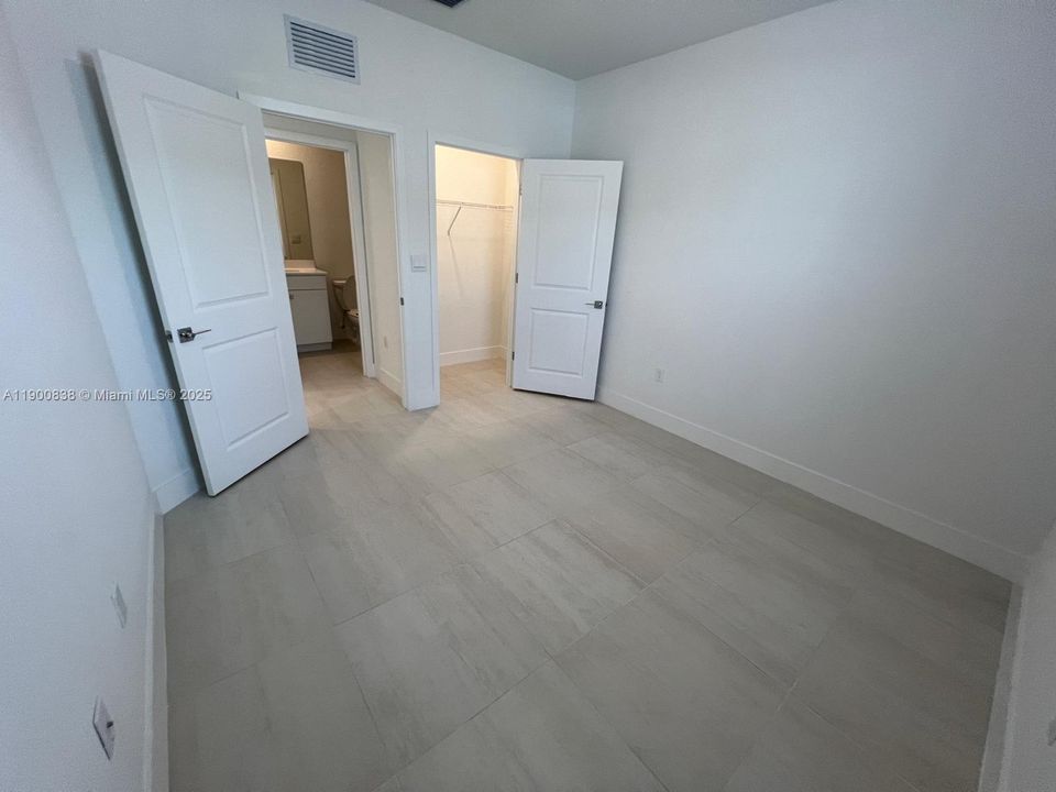 For Rent: $3,950 (4 beds, 3 baths, 1925 Square Feet)